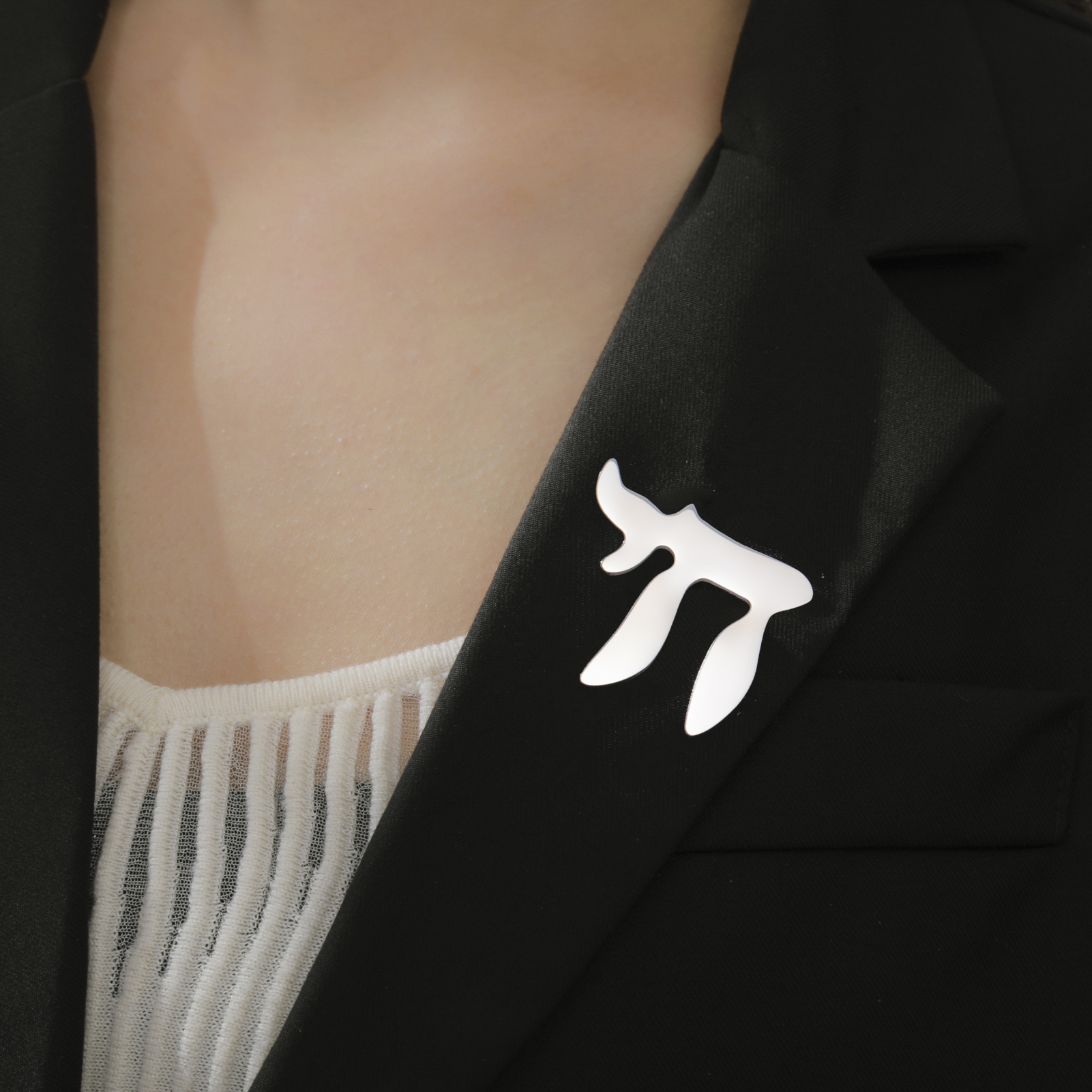 Men'S Fashion Today - LIKGREAT Religious Amulet Brooch Chai Symbol
