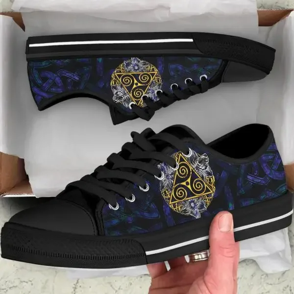 Celtic Triskelion with Daffodi - Men'S Fashion Today 评论和价格
